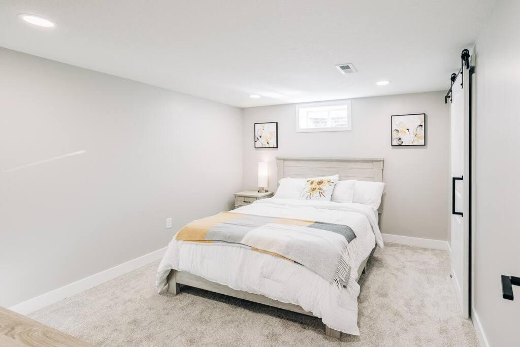 Beautiful Luxury Home Freshly Renovated With Big Yard, Seating & Grill Pad Cottage Grove Esterno foto