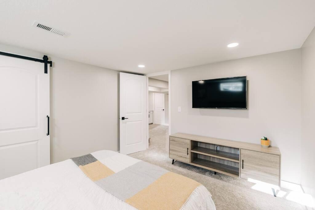 Beautiful Luxury Home Freshly Renovated With Big Yard, Seating & Grill Pad Cottage Grove Esterno foto