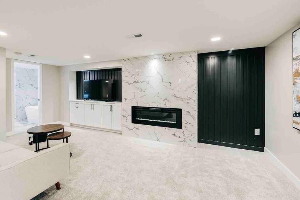 Beautiful Luxury Home Freshly Renovated With Big Yard, Seating & Grill Pad Cottage Grove Esterno foto