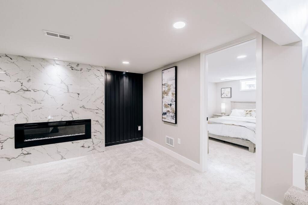 Beautiful Luxury Home Freshly Renovated With Big Yard, Seating & Grill Pad Cottage Grove Esterno foto