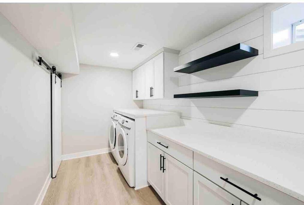 Beautiful Luxury Home Freshly Renovated With Big Yard, Seating & Grill Pad Cottage Grove Esterno foto